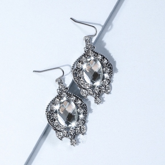 GlitzBlitz Boutique Jewelry - Any 2/$20! Silver & Crystal Vintage Drop Earrings